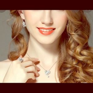 Necklace and earring set